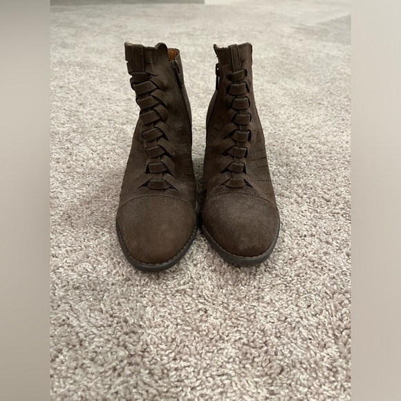 NWOT Mossimo Booties Size 7.5 - Picture 2 of 3